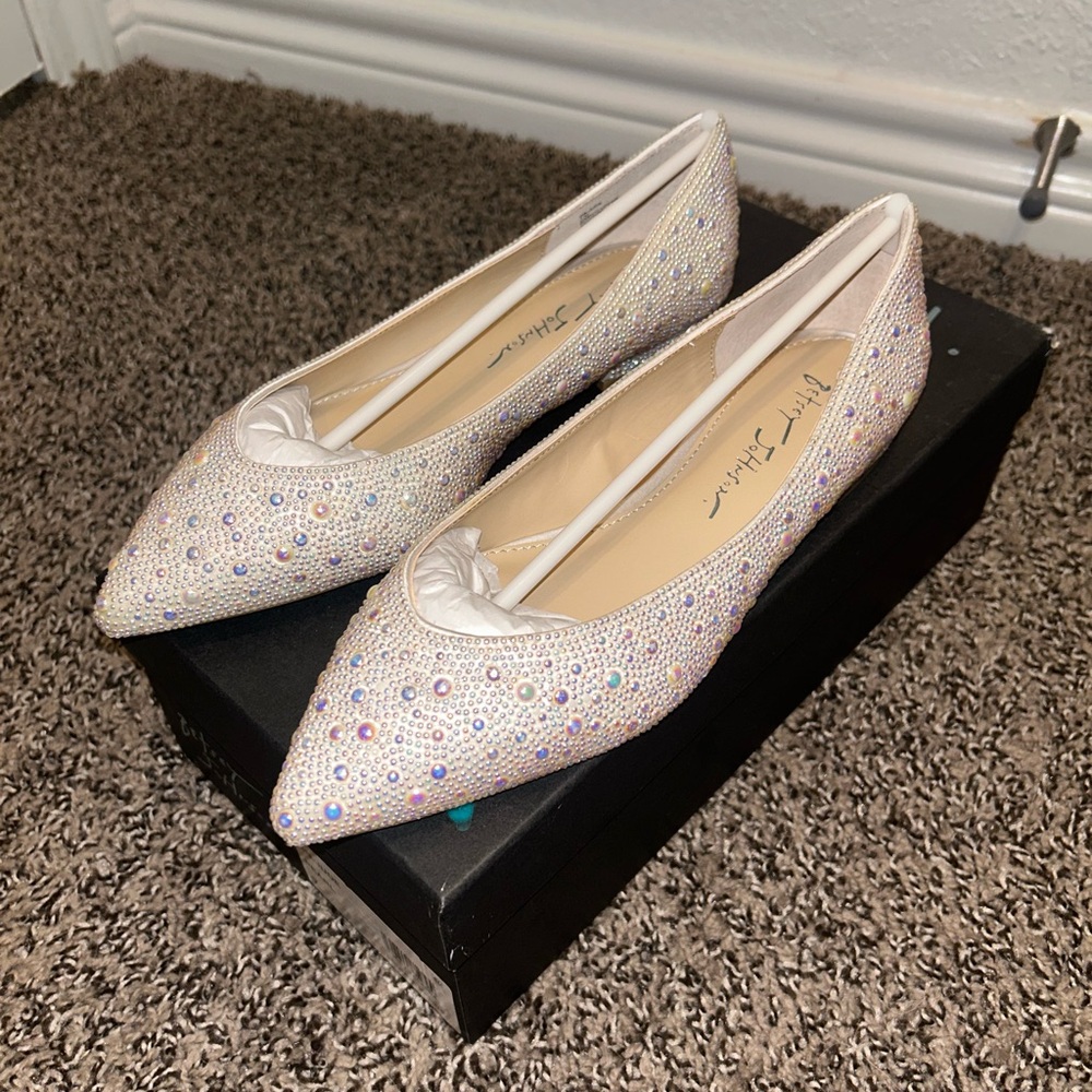 NIB Betsey Johnson Jude Pearl Flats SZ 7